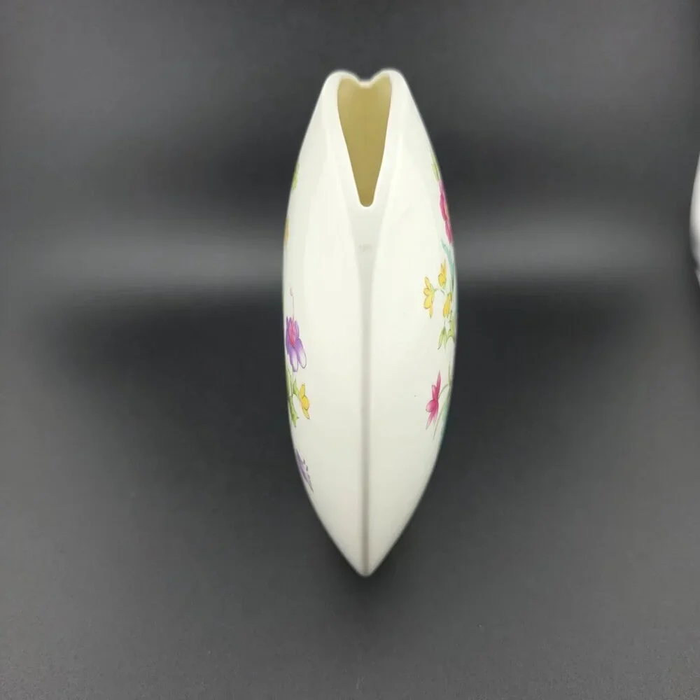 Mikasa Bone China Cheshire Vase – Gently‎ Used